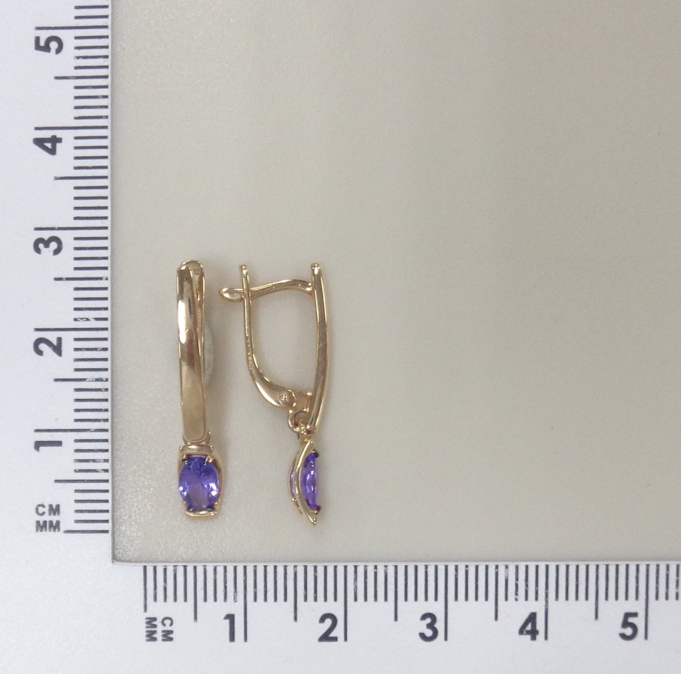 Золотые серьги 585 пробы; родий черный; вставки 2 Танзанит;